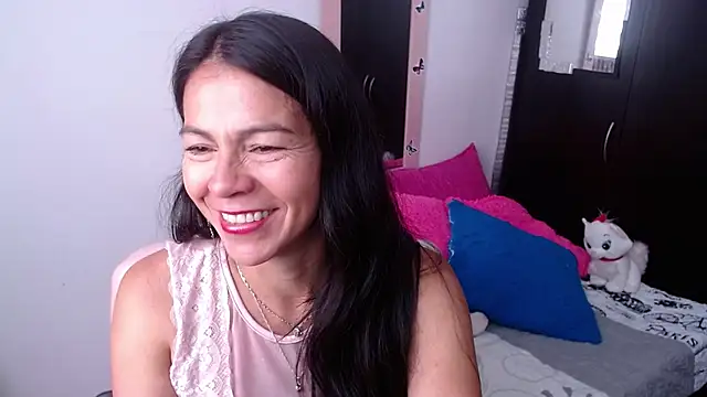 camilavargas  online show from 11/17/25, 04:35