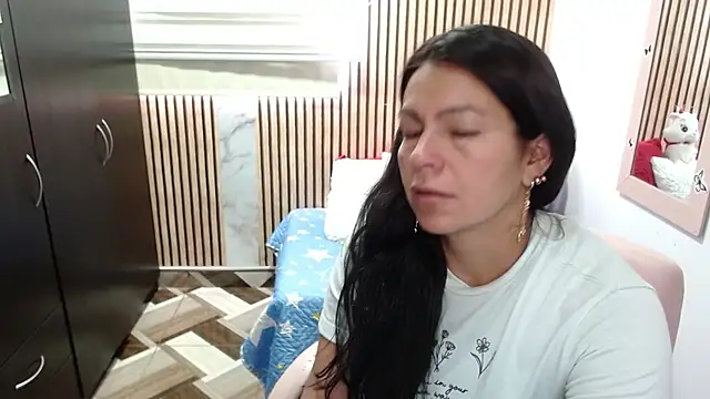 camilavargas  online show from 06/06/26, 09:41