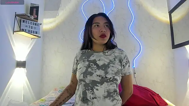 Snapshot of Cata_chs chatting on 11/24/25, 06:40 Cata chs online show from 11/24/25, 06:40