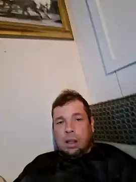 Snapshot of jerryaaron81 chatting on 09/20/25, 08:37 jerryaaron81 online show from 09/20/25, 08:37