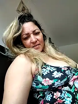 Lunita86 online show from 10/25/25, 02:24