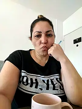 Snapshot of Lunita86 chatting on 04/24/26, 12:51 Lunita86 online show from 04/24/26, 12:51