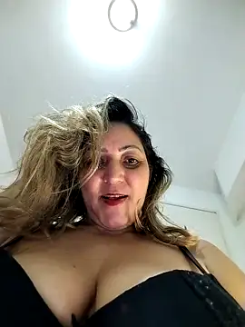 Snapshot of Lunita86 chatting on 05/13/26, 02:09 Lunita86 online show from 05/13/26, 02:09
