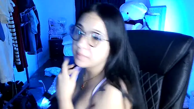 Snapshot of sacha_torres02 chatting on 03/01/26, 12:12 sacha torres02 online show from 03/01/26, 12:12