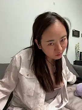 Snapshot of Kayla-love chatting on 04/14/26, 04:35 Kayla-love online show from 04/14/26, 04:35