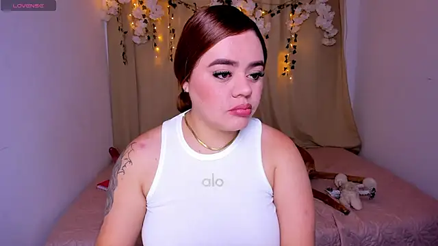 Snapshot of isabella_arias2 chatting on 04/21/26, 12:56 isabella arias2 online show from 04/21/26, 12:56