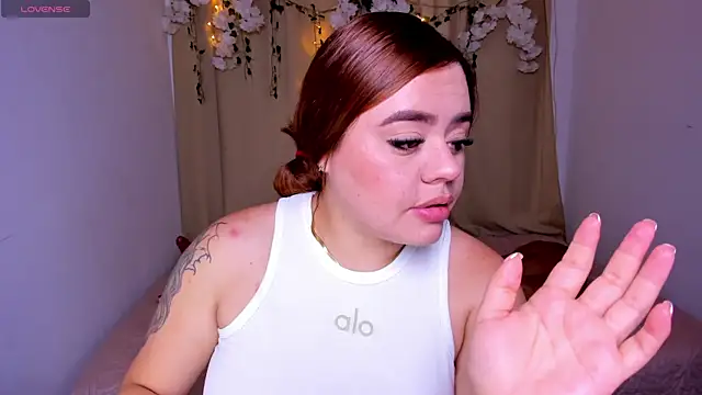 Snapshot of isabella_arias2 chatting on 04/21/26, 02:51 isabella arias2 online show from 04/21/26, 02:51