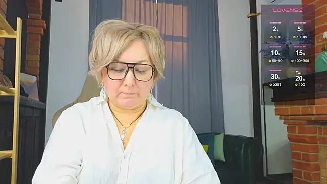 Marta Wils online show from 11/17/25, 03:23