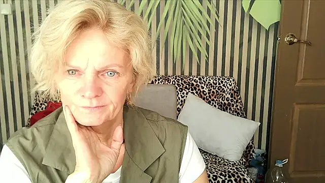 Zoe Steell online show from 09/21/25, 06:26