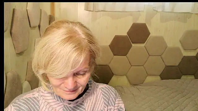 Zoe Steell online show from 10/01/25, 01:50