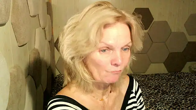 Zoe Steell online show from 10/17/25, 02:19