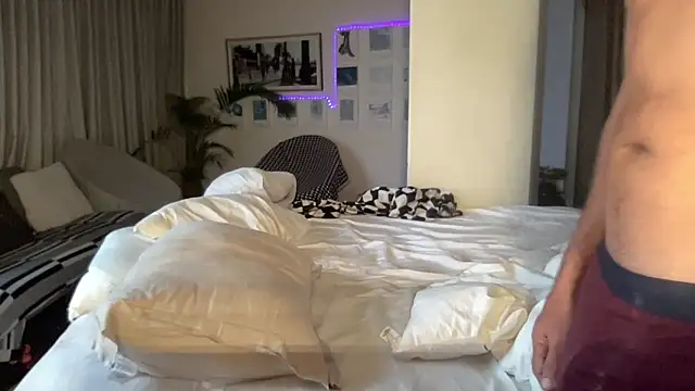 Snapshot of meilingmike chatting on 09/21/25, 03:52 meilingmike online show from 09/21/25, 03:52