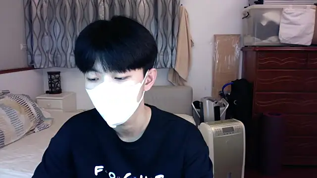 kai101010 online show from 10/30/25, 04:08