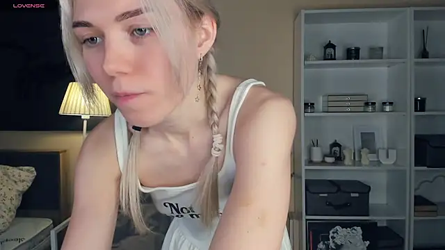 DianeHonnette online show from 12/22/25, 07:11