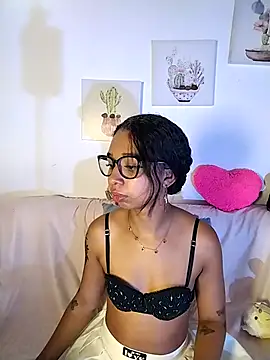 Suzanelee1 online show from 10/26/25, 01:55