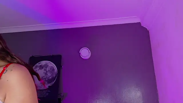 KeendraFox  online show from 12/17/25, 10:32