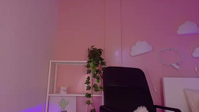 Snapshot of KeendraFox_ chatting on 07/16/26, 09:37 KeendraFox online show from 07/16/26, 09:37