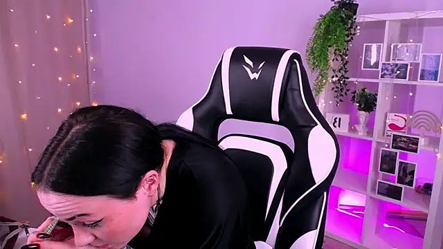 MollyKissy online show from 10/26/25, 10:21