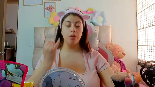 queenalexxa111 online show from 12/19/25, 05:09