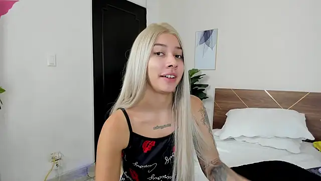 SofiaClarkson online show from 09/19/25, 12:50