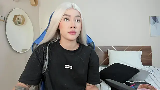 SofiaClarkson online show from 10/18/25, 01:45