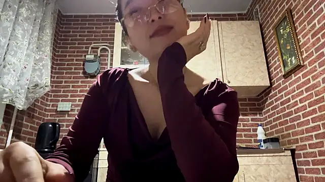 Snapshot of EmmaLeexth chatting on 09/26/25, 01:15 EmmaLeexth online show from 09/26/25, 01:15