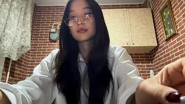 Snapshot of EmmaLeexth chatting on 09/28/25, 03:28 EmmaLeexth online show from 09/28/25, 03:28