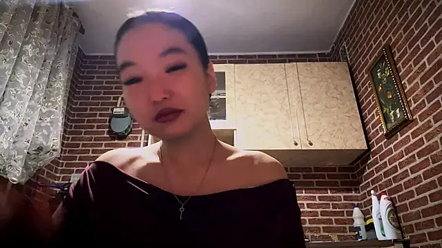 EmmaLeexth online show from 12/15/25, 01:59