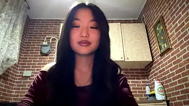 EmmaLeexth online show from 12/22/25, 02:03