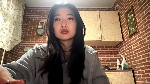 EmmaLeexth online show from 03/05/26, 10:11