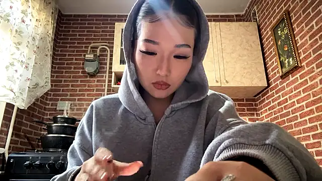 EmmaLeexth online show from 03/19/26, 11:25