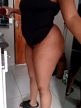 Snapshot of FeminineLady chatting on 02/17/26, 08:44 FeminineLady online show from 02/17/26, 08:44