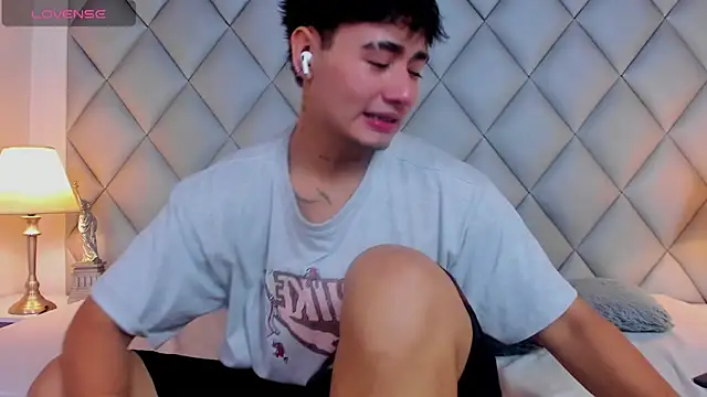 Clement Reyes online show from 11/30/25, 03:16