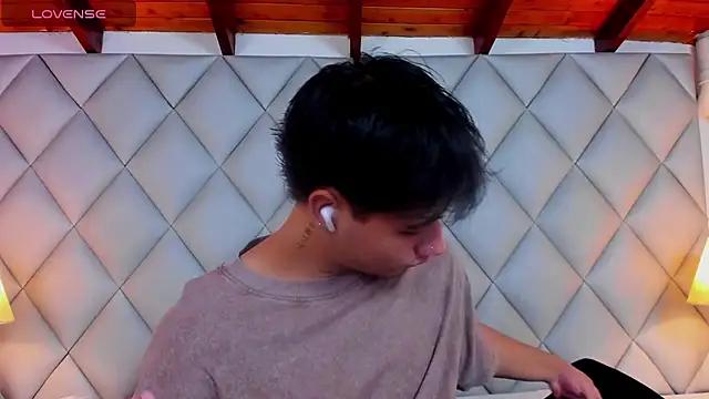 Clement Reyes online show from 12/20/25, 01:51