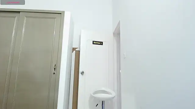 Snapshot of IslaRose7 chatting on 10/07/25, 01:30 IslaRose7 online show from 10/07/25, 01:30