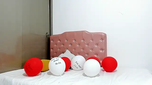 Snapshot of IslaRose7 chatting on 02/15/26, 01:52 IslaRose7 online show from 02/15/26, 01:52