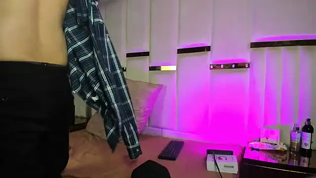 ANLLELOAndANGELA online show from 10/26/25, 06:03