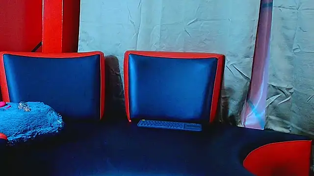 Selenegomezz online show from 12/04/25, 08:39