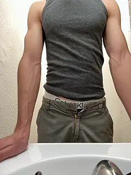 Snapshot of gymratforyouu chatting on 09/22/25, 02:35 gymratforyouu online show from 09/22/25, 02:35