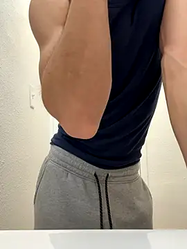 Snapshot of gymratforyouu chatting on 10/18/25, 04:48 gymratforyouu online show from 10/18/25, 04:48