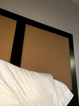 Snapshot of QUEENCALIMOD chatting on 10/28/25, 05:11 QUEENCALIMOD online show from 10/28/25, 05:11