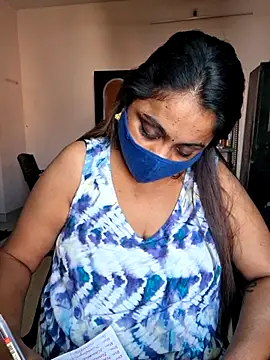 Snapshot of queendivya chatting on 06/25/26, 02:00 queendivya online show from 06/25/26, 02:00