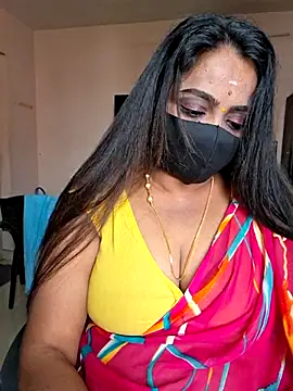 Snapshot of queendivya chatting on 07/06/26, 05:26 queendivya online show from 07/06/26, 05:26