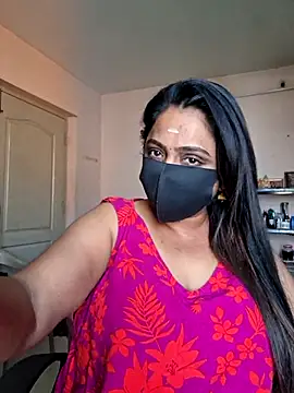 Snapshot of queendivya chatting on 07/12/26, 04:14 queendivya online show from 07/12/26, 04:14