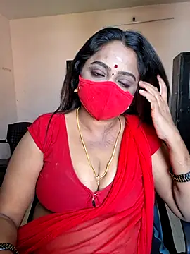 Snapshot of queendivya chatting on 07/15/26, 04:40 queendivya online show from 07/15/26, 04:40