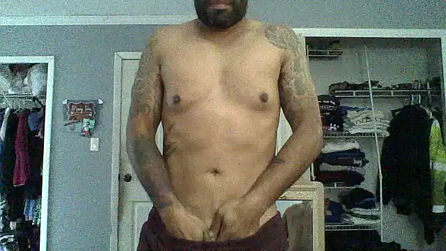 Snapshot of Justahungdad chatting on 10/10/25, 02:05 Justahungdad online show from 10/10/25, 02:05