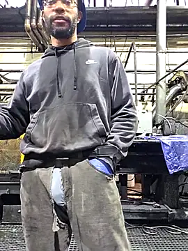 Snapshot of Justahungdad chatting on 10/13/25, 12:05 Justahungdad online show from 10/13/25, 12:05