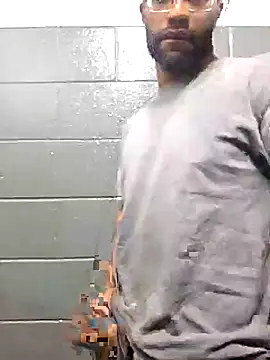 Snapshot of Justahungdad chatting on 10/27/25, 04:11 Justahungdad online show from 10/27/25, 04:11