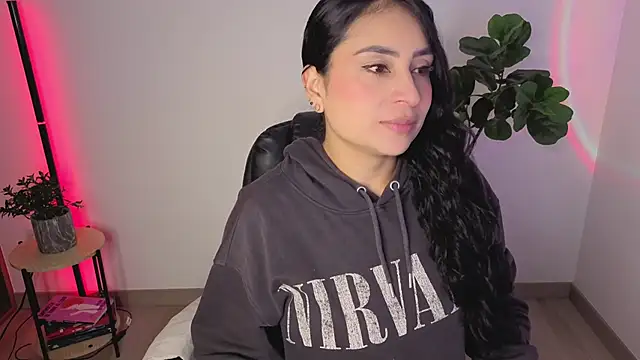 Snapshot of amyross_s1 chatting on 10/21/25, 06:36 amyross s1 online show from 10/21/25, 06:36