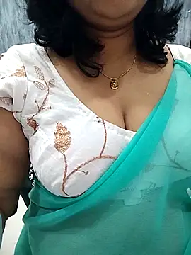 divya-jannu online show from 10/17/25, 06:10